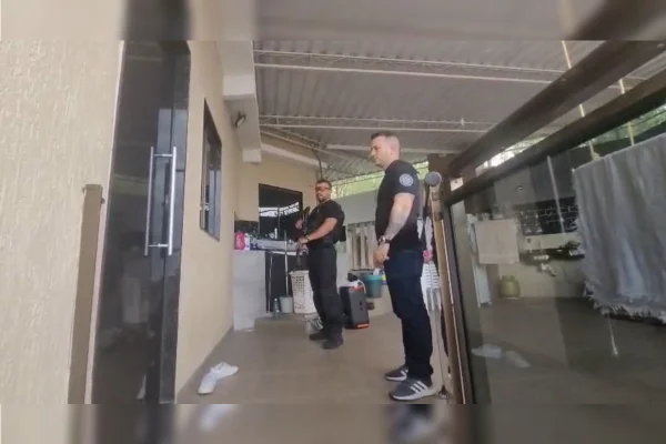 Golpistas enganam idosos, compram mansões e faturam até meio milhão