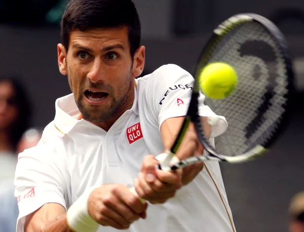 Djokovic estreia com ‘pneu’ e vitória tranquila em Wimbledon
