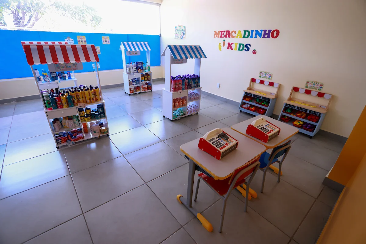 Outro projeto do IFA, idealizado por Joelma, é um mini mercado, onde as crianças aprendem sobre educação financeira Outro projeto do IFA, idealizado por Joelma, é um mini mercado, onde as crianças aprendem sobre educação financeira