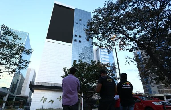 Documentos comprovam regularidade de painel do Metrópoles