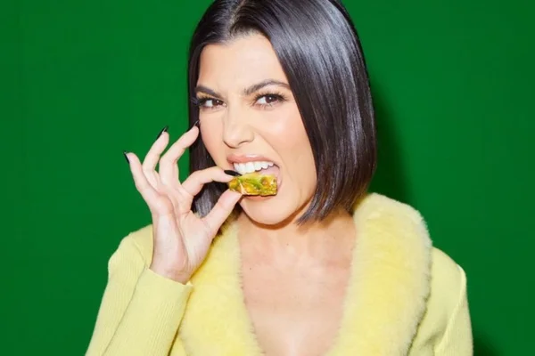 Kourtney Kardashian - Purr - goma