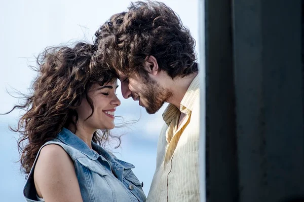 José Alfredo (Chay Suede) e Eliane (Vanessa Giácomo) em Império