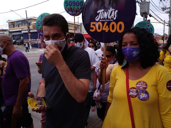 Guilherme Boulos em campanha no Campo Limpo