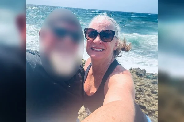 Imagem colorida, EUA: mulher é arremessada de montanha-russa e arrastada em trilhos- Metrópoles