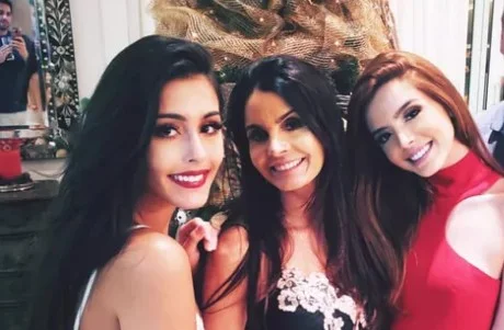 Giovanna Lancellotti posta foto com irmã e mãe e fãs elogiam