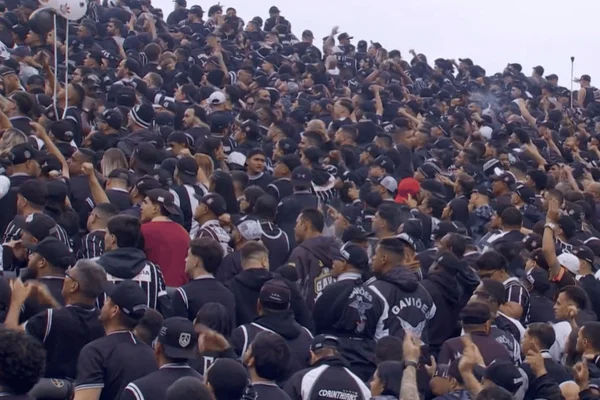 Gaviões da Fiel, principal torcida organizada do Corinthians, protesta na Neo Química Arena