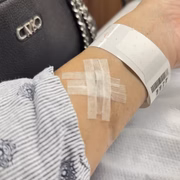 NinaUnrated mostrou o curativo feito na unidade de saúde