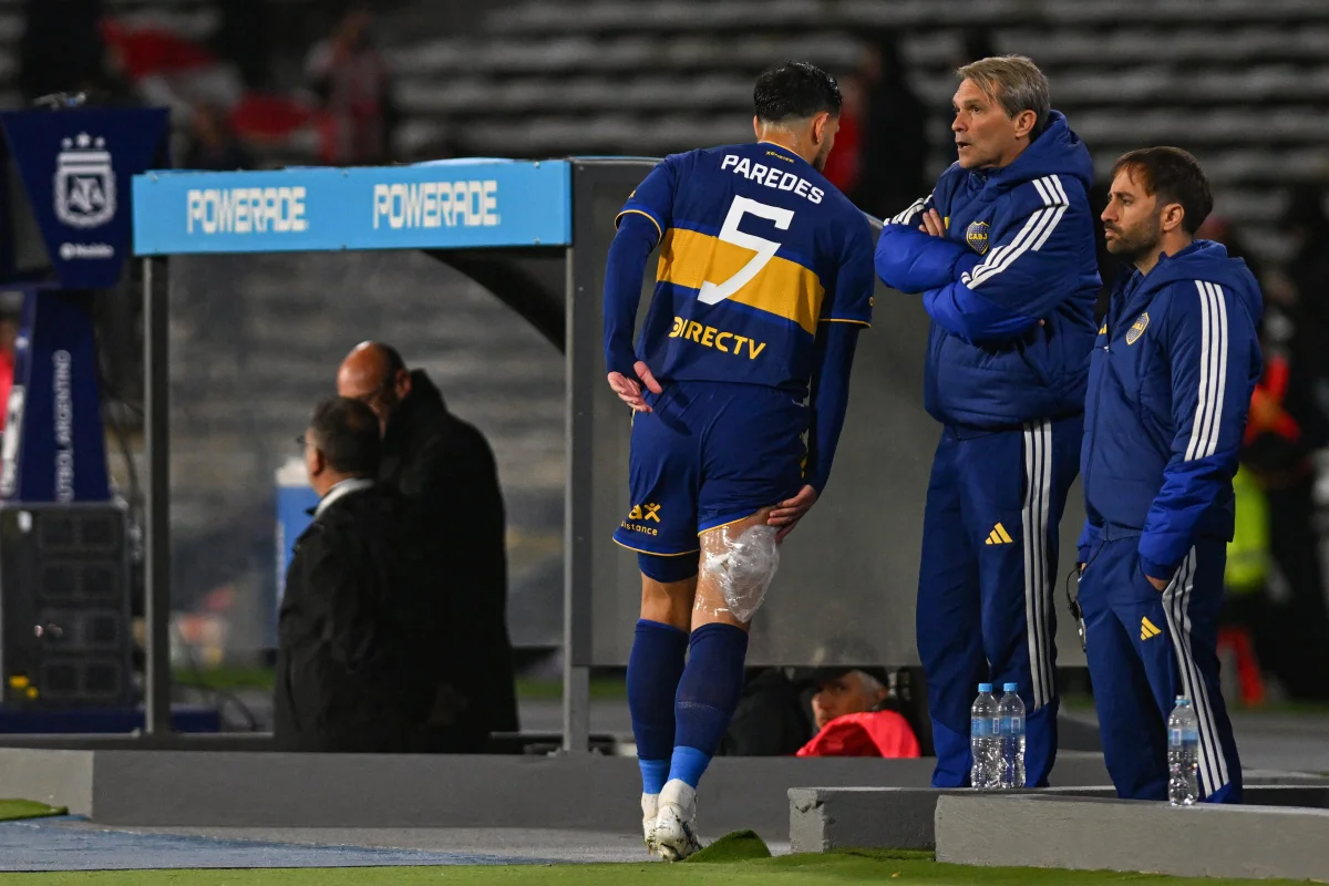 Principal jogador do Boca, Paredes sente lesão antes de jogo contra o Vasco