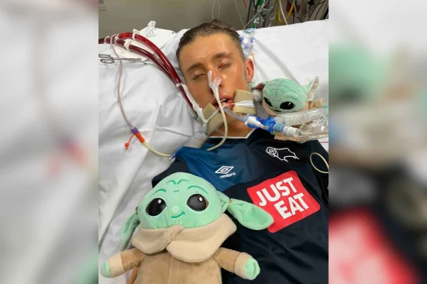 imagem colorida de jovem hospitalizado - Metrópoles - jovem que achava ter gripe
