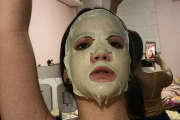 Mel Maia choca a web com post racista e implora por desculpas