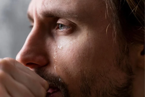 Play na emoção! 4 séries que vão arrancar lágrimas do signo de Aquário