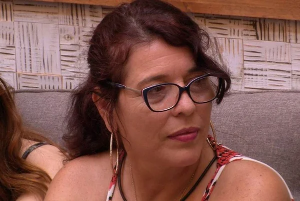 Mara grita “Fora, Temer” ao vivo na eliminação do BBB 18. Veja o vídeo