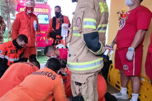 Vídeo: bombeiros conseguem salvar vida de criança que se afogou no DF
