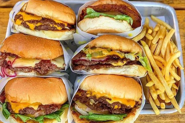 Luz, Câmera, Burger!, Leo Picon