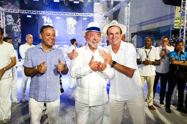 Imagem colorida do presidente Lula e o prefeito do Rio, Eduardo Paes