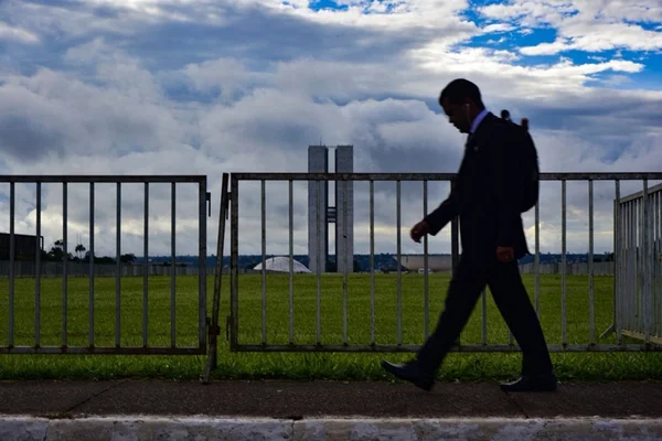Servidor: cresce em 64% aptos a se aposentar que ficam na ativa