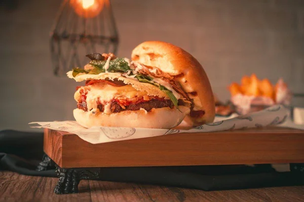Dia do Hambúrguer: veja promoções do sanduíche no DF a partir de R$ 9,90 - destaque galeria