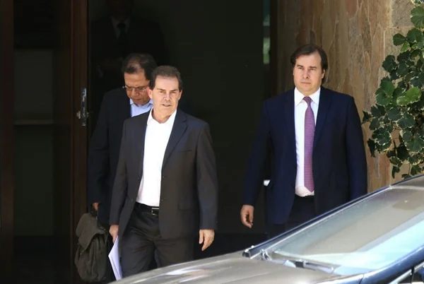 Na casa de Maia, deputados debatem financiamento de campanha