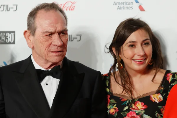 Tommy Lee Jones ao lado da filha Victoria Jones