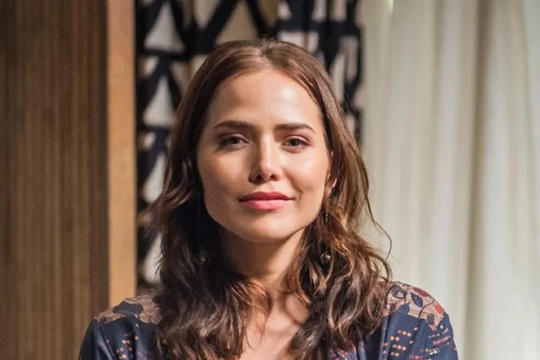Após fim de Segundo Sol, Letícia Colin faz mudança radical nos cabelos