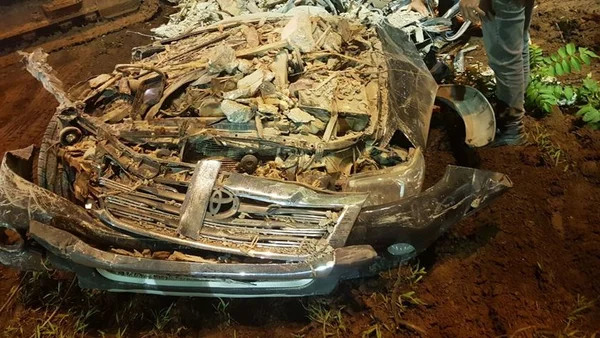 Após 20 dias, carros são retirados dos escombros de viaduto do Eixão