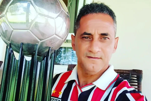 O ex-lateral Zé Carlos morreu aos 56 anos na manhã desta sexta-feira (25/10). Ele estava na casa de uma sobrinha em Osasco - Metrópoles