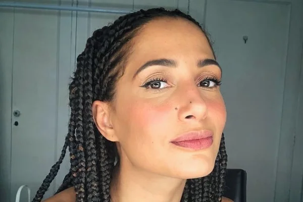 Camila Pitanga passa férias com a namorada na Bahia