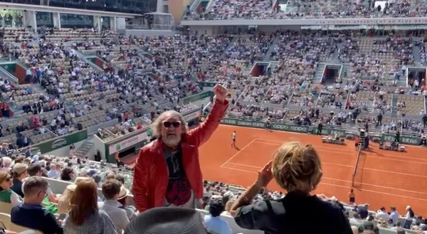 Advogado de Ciro Nogueira grita “Fora Bolsonaro” em Roland Garros