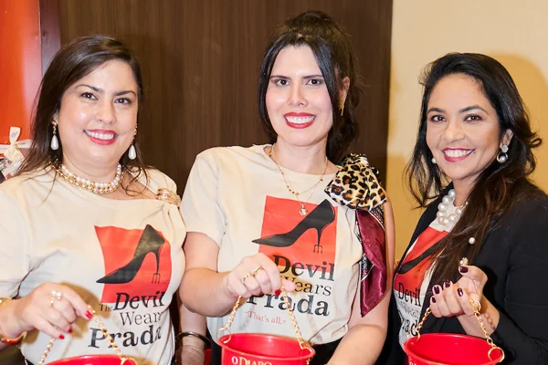 Pré-estreia de O Diabo Veste Prada 2 reúne fãs do clássico em Brasília