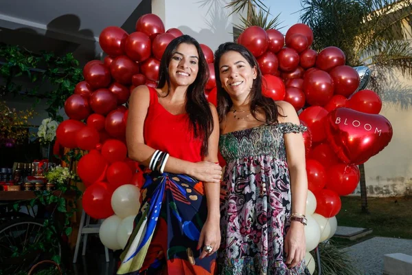 Amigas Taci Favato e Tici Venâncio oferecem tardes de compras