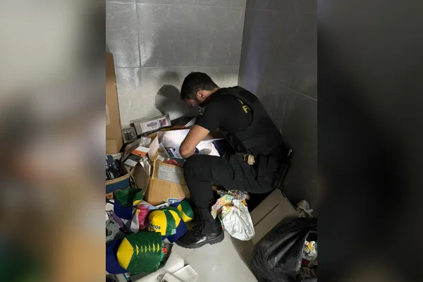 PF investiga funcionário dos Correios por desvio de cartões de mortos - destaque galeria PF investiga funcionário dos Correios por desvio de cartões de mortos - destaque galeria