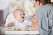 Há alimentos que não devem ser dados para bebês Há alimentos que não devem ser dados para bebês