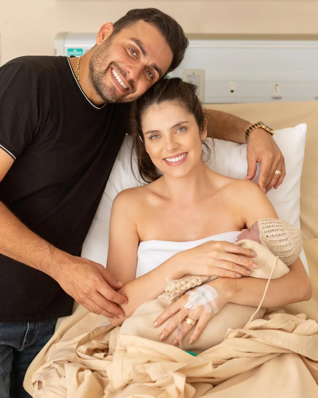 Nasce José, primeiro filho do casal Mano Walter e Débora Silva
Nasce José, primeiro filho do casal Mano Walter e Débora Silva