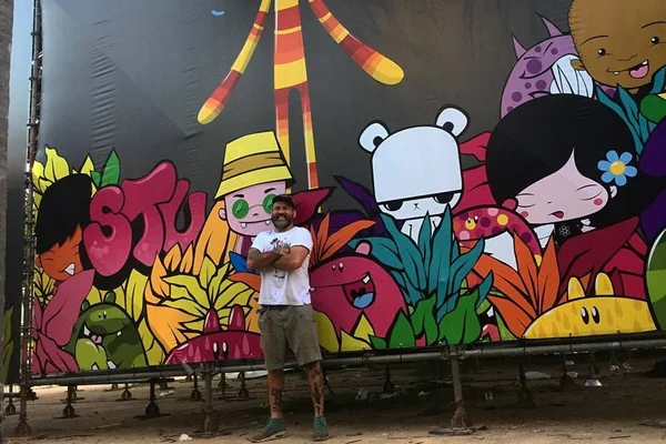 Preferido de famosos como Bruno Gagliasso, grafiteiro Toz lança exposição