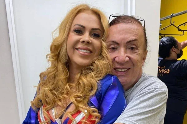 Foto colorida de Aroldo e Joelma - Metrópoles