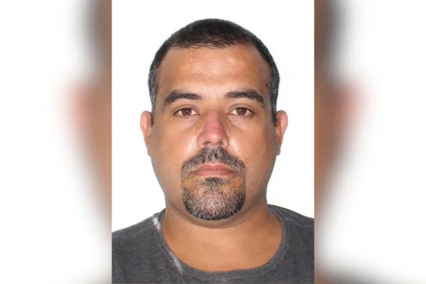 Foto colorida de homem