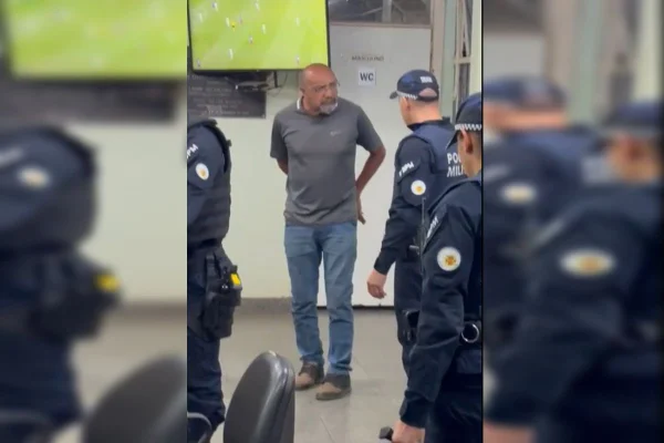 Sargento envolvido em briga de trânsito dá chilique em DP. Veja vídeo