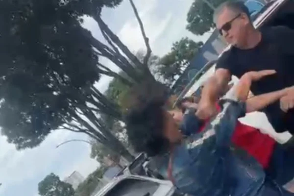 Homem dá soco em mulher em frente a local de votação em Taguatinga