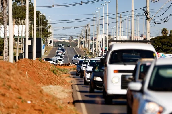 Duplicação de pista de acesso a Águas Claras deve terminar em 45 dias