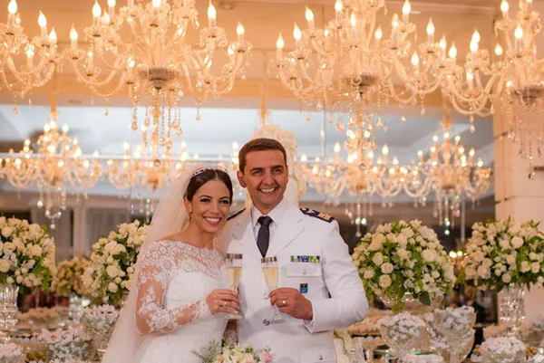 Helaine Felicíssimo e Luiz Tolosa selam união no Recanto das Águas