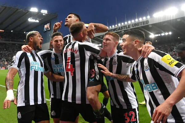 Jogadores do Newcastle comemorando