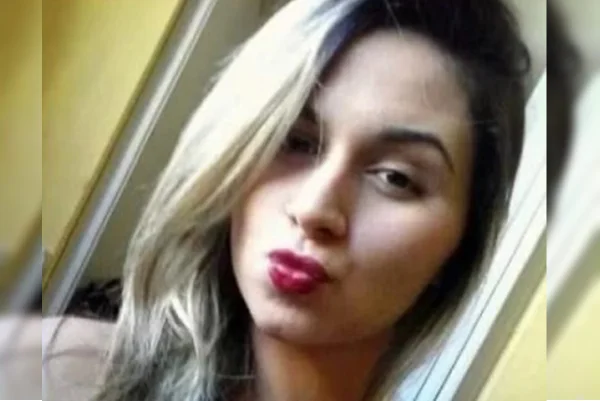 Mulher de cabelos loiros