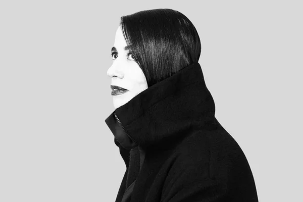 foto em preto e branco. estilista gloria coelho - metrópoles