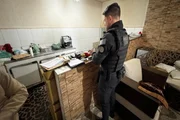 Também foram cumpridos 18 mandados de busca e apreensão