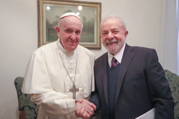 Papa Francisco diz que julgamento de Lula começou com notícias falsas
