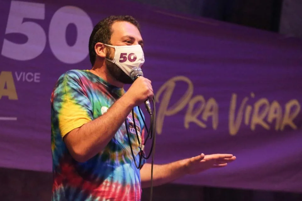 Em evento no Teatro Oficina, Boulos recebe apoio de artistas em São Paulo Em evento no Teatro Oficina, Boulos recebe apoio de artistas em São Paulo