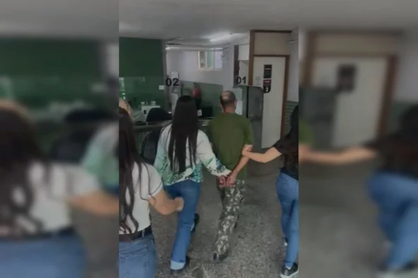 Homem sendo preso pela PCDF