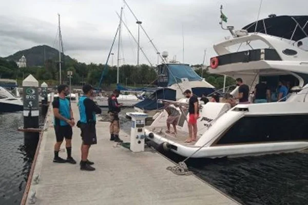 Apreensão em festa em barco no Rio de Janeiro