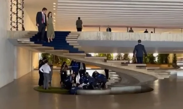 Conselheiro sofre queda no Palácio Itamaraty - Metrópoles