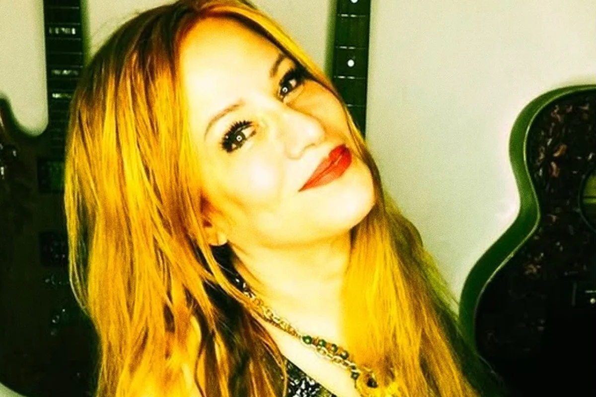 Quem era Jennifer Finch, da banda L7, que morreu aos 59 anos
Quem era Jennifer Finch, da banda L7, que morreu aos 59 anos